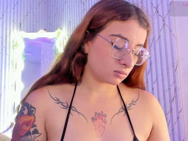 Naomy-tay1's BongaCams show and profile