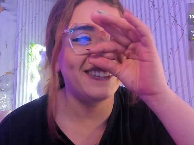 Naomy-tay1's BongaCams show and profile