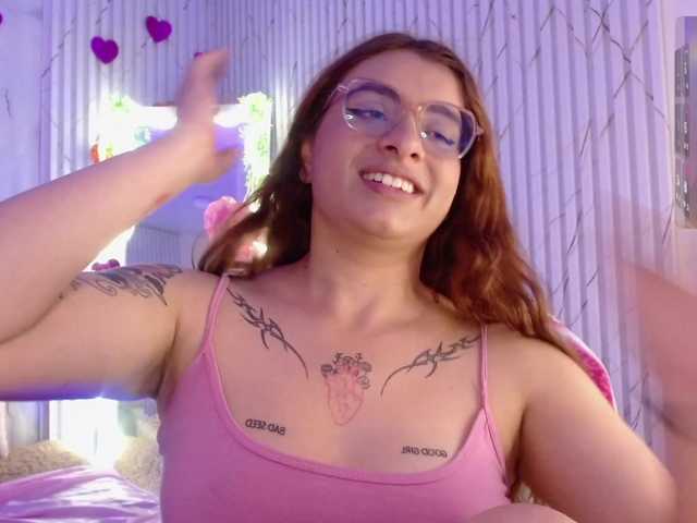 Naomy-tay1's BongaCams show and profile
