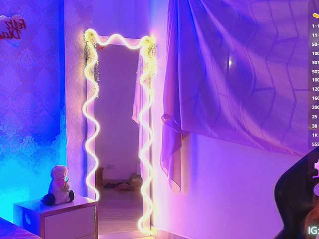 Naomy-tay1's BongaCams show and profile