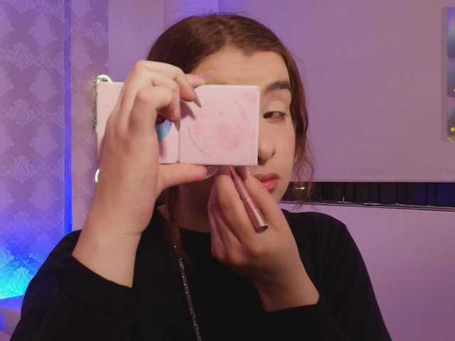 Naomy-tay1's BongaCams show and profile