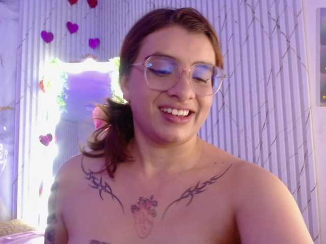 Naomy-tay1's BongaCams show and profile