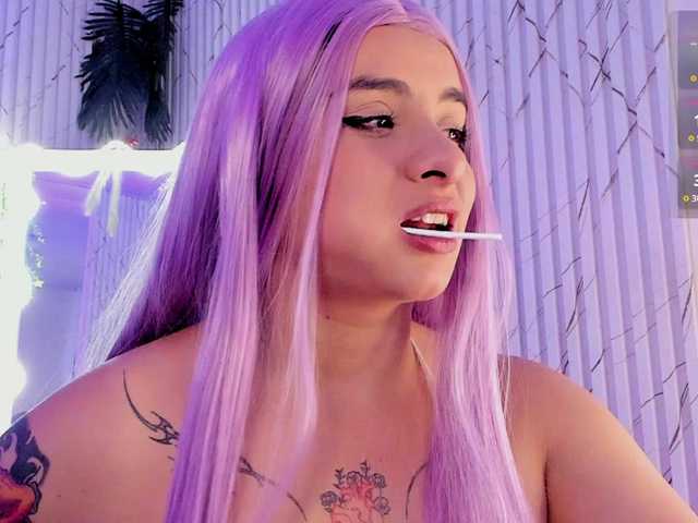 Naomy-tay1's BongaCams show and profile