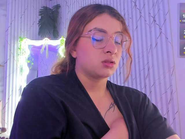 Naomy-tay1's BongaCams show and profile