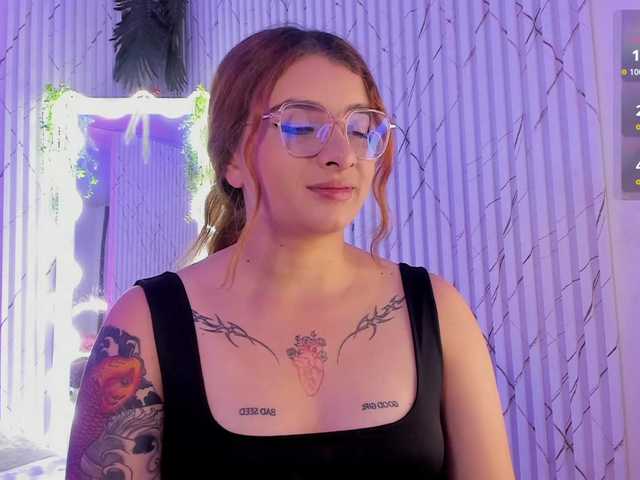 Naomy-tay1's BongaCams show and profile