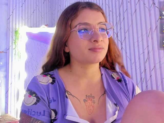 Naomy-tay1's BongaCams show and profile