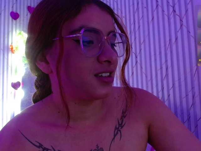 Naomy-tay1's BongaCams show and profile
