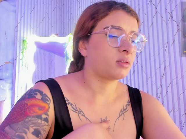 Naomy-tay1's BongaCams show and profile