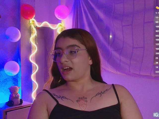 Naomy-tay1's BongaCams show and profile