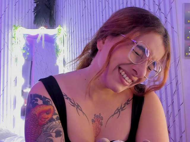 Naomy-tay1's BongaCams show and profile