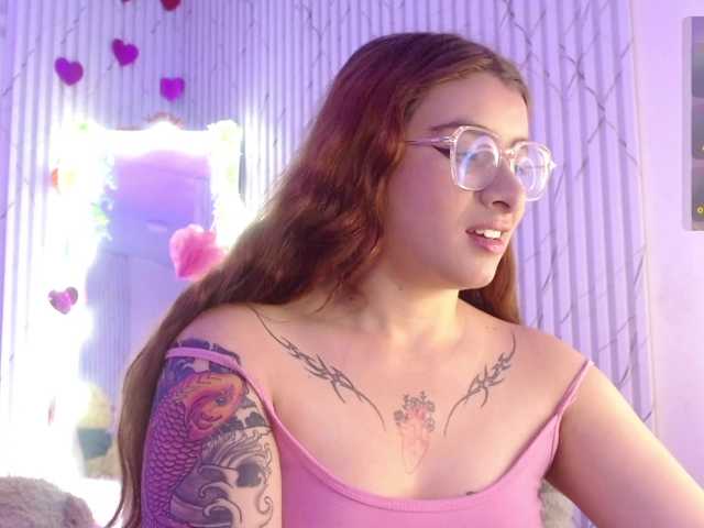 Naomy-tay1's BongaCams show and profile