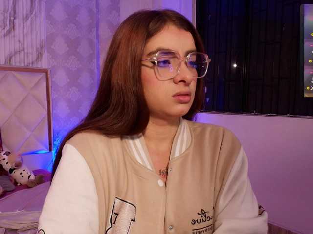 Naomy-tay1's BongaCams show and profile