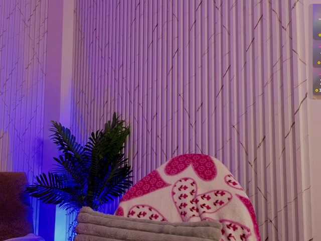 Naomy-tay1's BongaCams show and profile