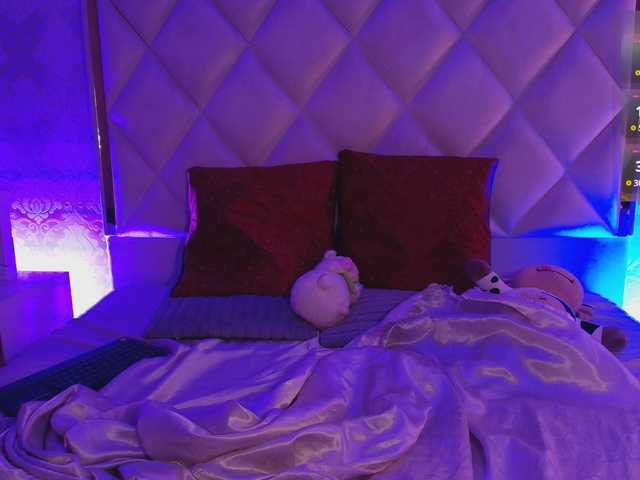 Naomy-tay1's BongaCams show and profile