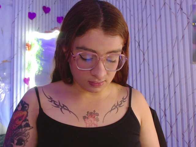 Naomy-tay1's BongaCams show and profile