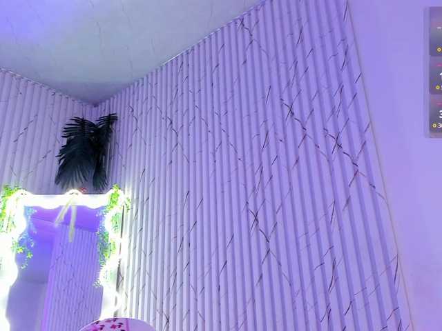 Naomy-tay1's BongaCams show and profile