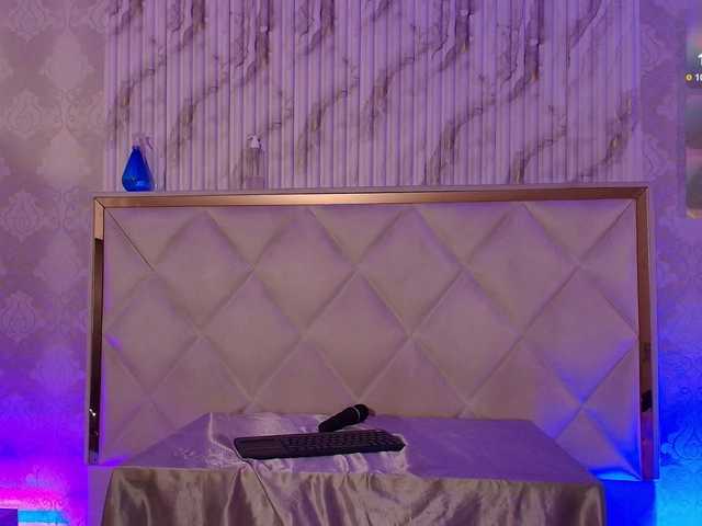 Naomy-tay1's BongaCams show and profile