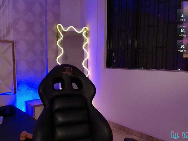 Naomy-tay1's BongaCams show and profile