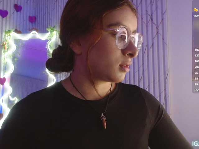 Naomy-tay1's BongaCams show and profile