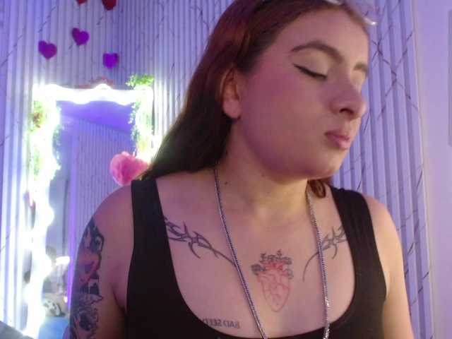 Naomy-tay1's BongaCams show and profile
