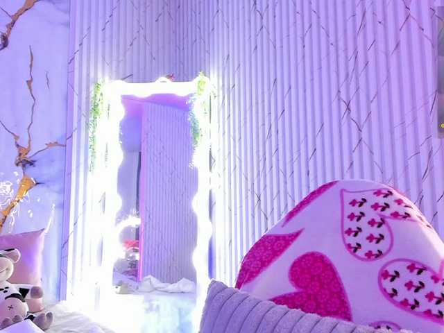 Naomy-tay1's BongaCams show and profile