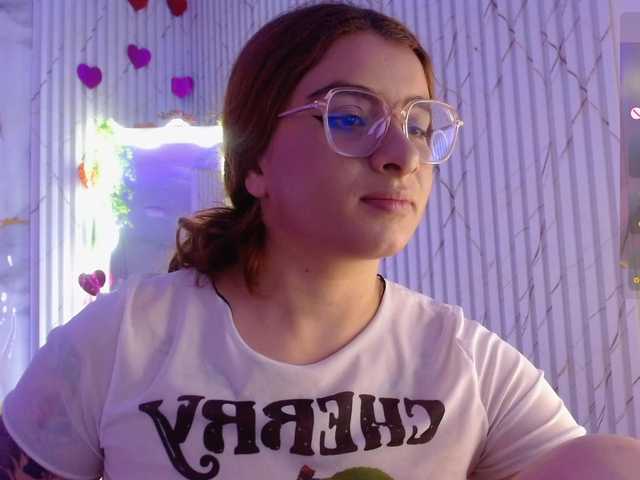 Naomy-tay1's BongaCams show and profile