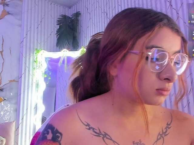 Naomy-tay1's BongaCams show and profile
