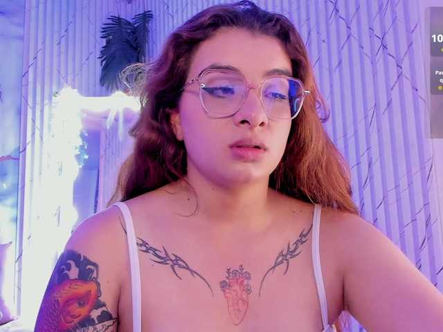 Naomy-tay1's BongaCams show and profile