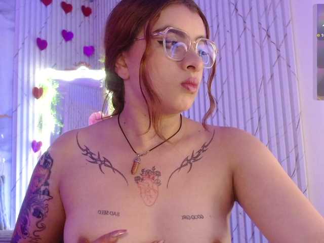 Naomy-tay1's BongaCams show and profile