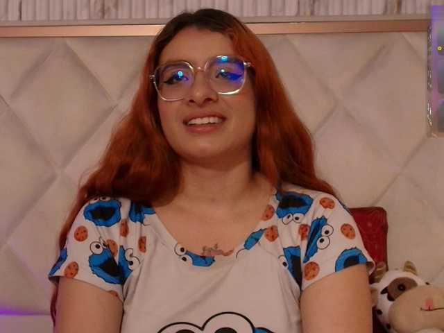 Naomy-tay1's BongaCams show and profile