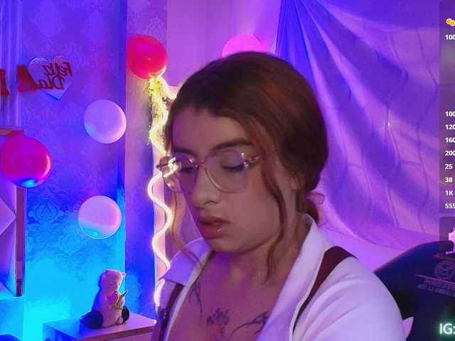 Naomy-tay1's BongaCams show and profile