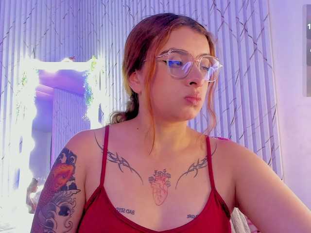 Naomy-tay1's BongaCams show and profile