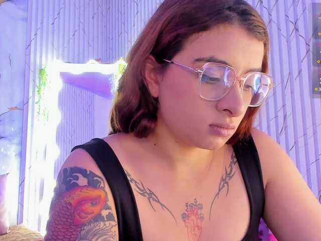 Naomy-tay1's BongaCams show and profile