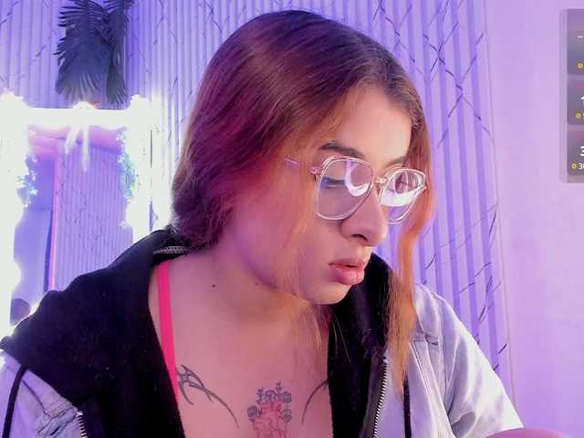 Naomy-tay1's BongaCams show and profile