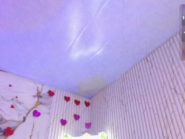 Naomy-tay1's BongaCams show and profile