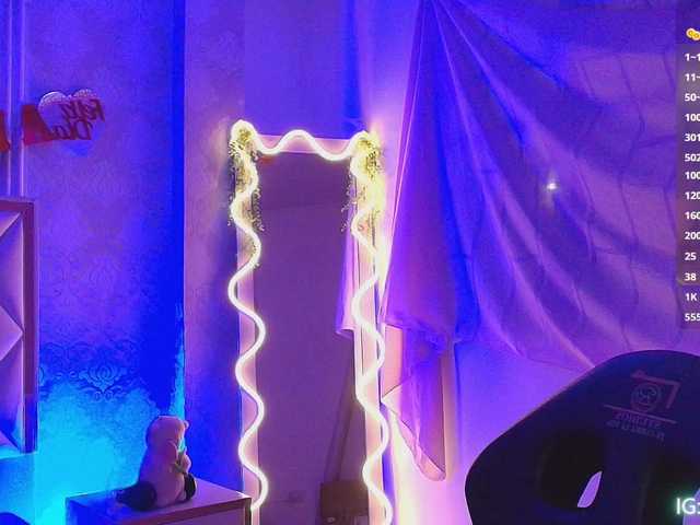 Naomy-tay1's BongaCams show and profile