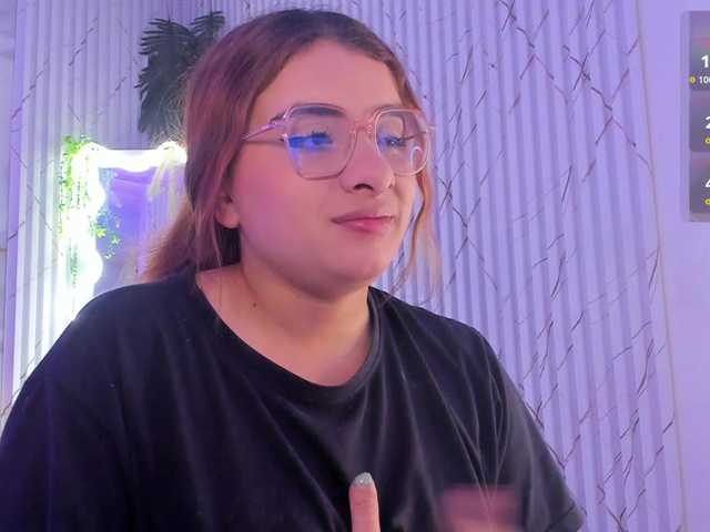 Naomy-tay1's BongaCams show and profile