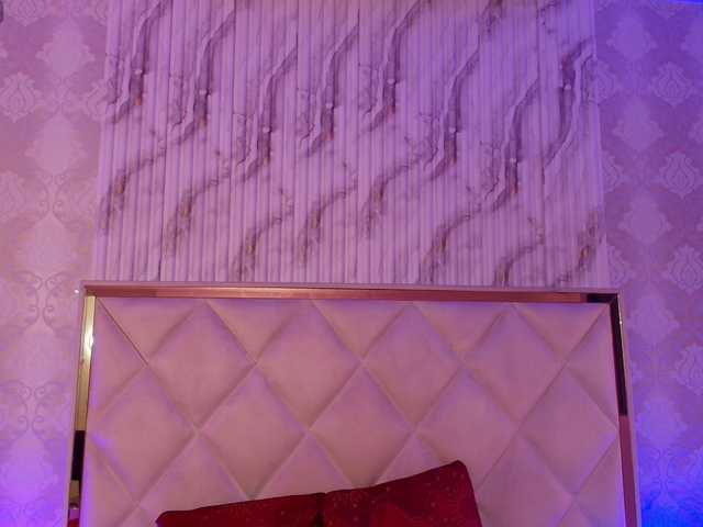 Naomy-tay1's BongaCams show and profile