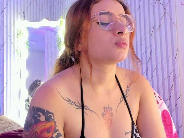 Naomy-tay1's BongaCams show and profile