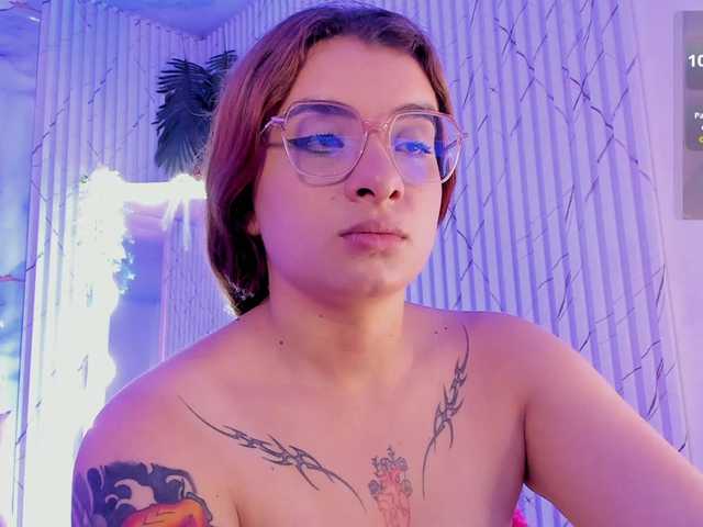 Naomy-tay1's BongaCams show and profile