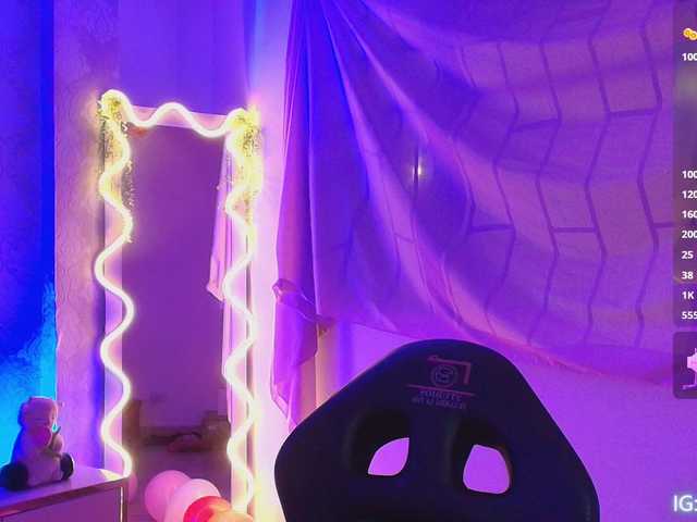 Naomy-tay1's BongaCams show and profile