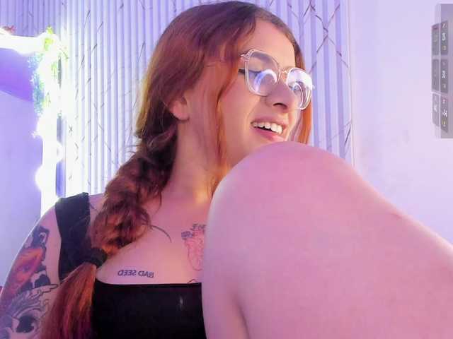 Naomy-tay1's BongaCams show and profile