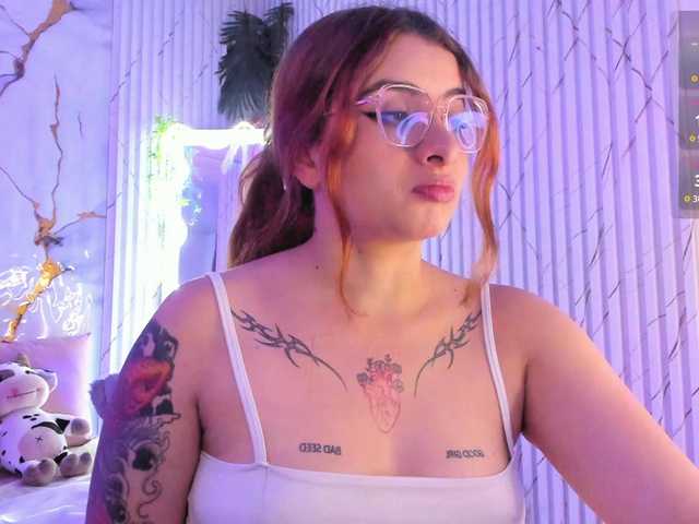 Naomy-tay1's BongaCams show and profile