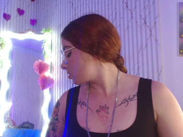 Naomy-tay1's BongaCams show and profile