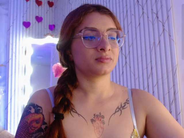 Naomy-tay1's BongaCams show and profile