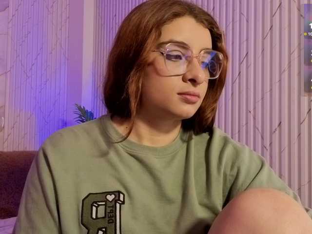 Naomy-tay1's BongaCams show and profile