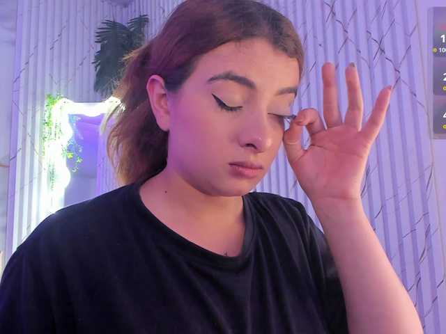 Naomy-tay1's BongaCams show and profile