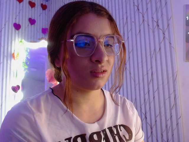 Naomy-tay1's BongaCams show and profile