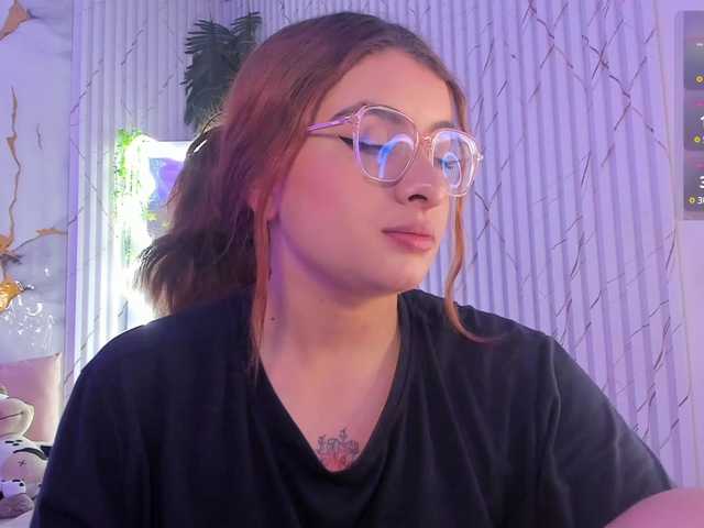 Naomy-tay1's BongaCams show and profile