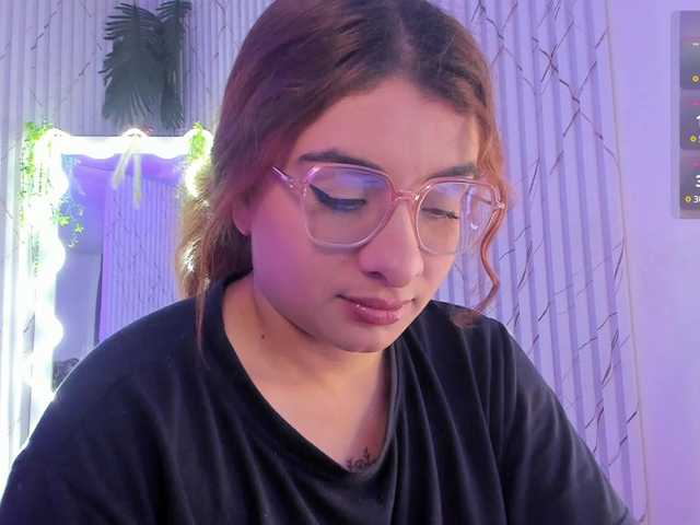 Naomy-tay1's BongaCams show and profile